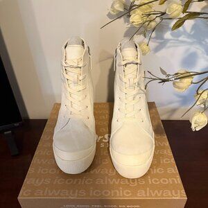 NWT! Dr. Scholl's Women's Time Off Up Platform Ankle Boot (Size 8.5)